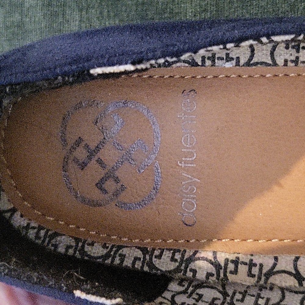 Adorable Daisy Fuentes Navy Women's Dress Shoes - size 7 - GUC - Picture 4 of 6